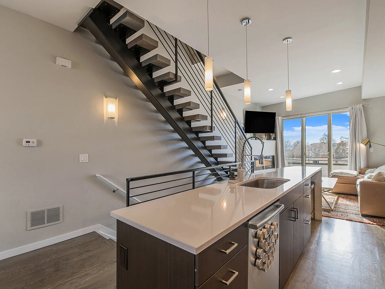 2 bed, 1500 sqft, $4,200 — Photo 3