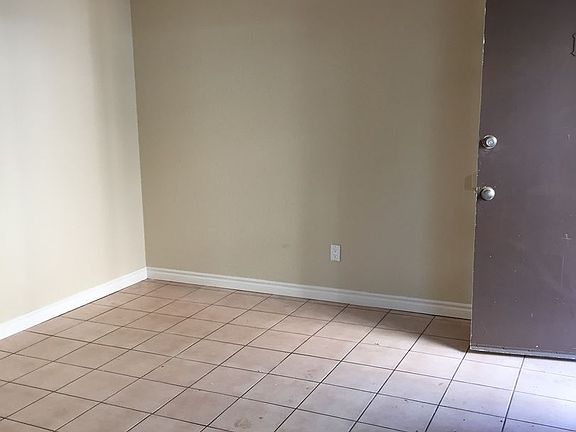 4th image of 2140 Kearney Ave APT 04