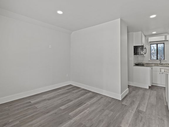 3rd image of 620 Sudderth Dr #4