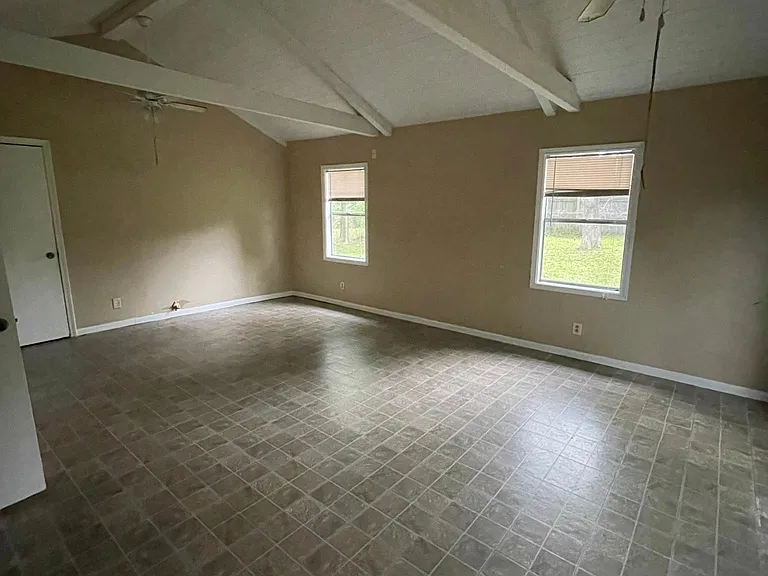257 Roxton Ln — Photo 14