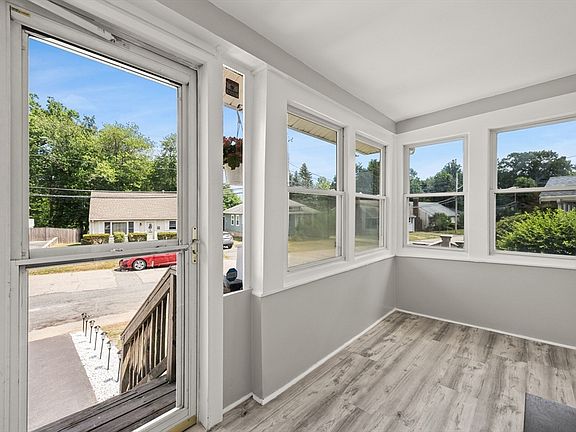 4th image of 11 Shields Ave