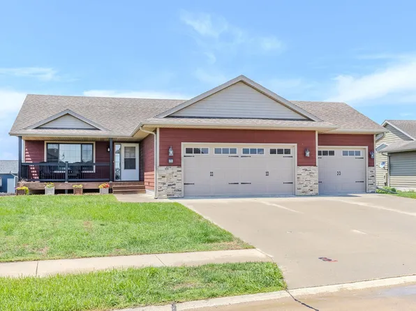 3714 Keystone Cir, Spirit Lake, IA 51360