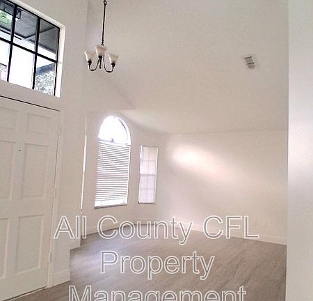 4th image of 553 Walnut Grove Pl