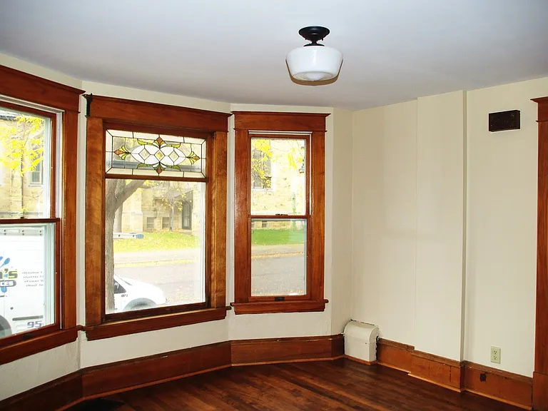 514 View St — Photo 2
