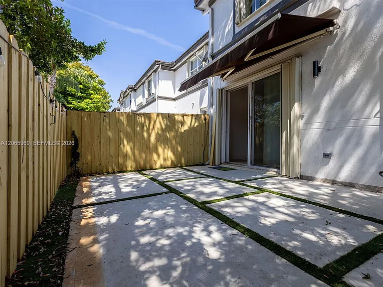 11406 NW 76th Ter #11406 — Photo 32