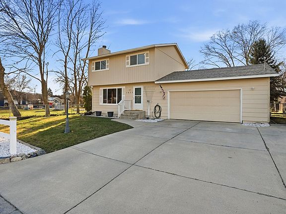 3rd image of 1625 N Walnut Rd