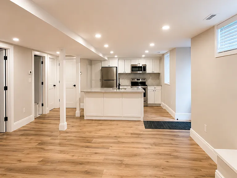 38 Russell Park — Photo 6