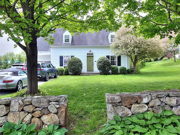 11 Treadwell Ave — Photo 1