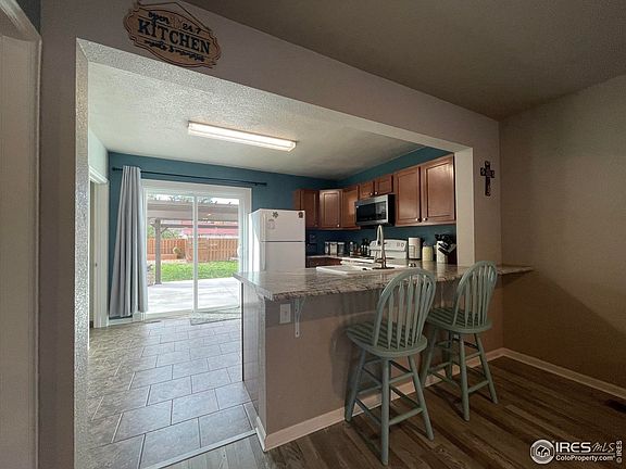 5th image of 293 Oak St