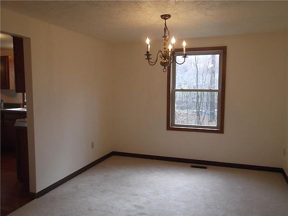 5th image of 104 Helga Dr