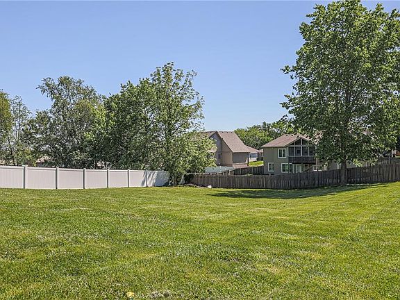 4th image of 1301 NE Country Ln