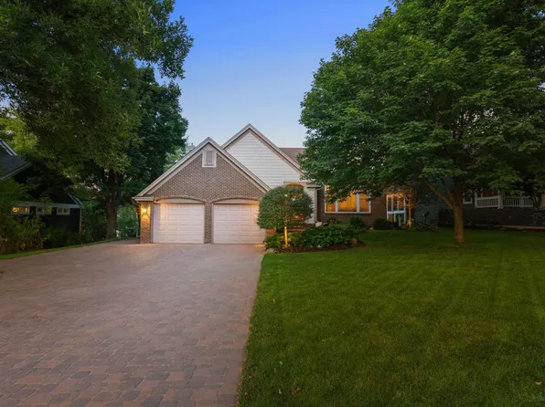 549 Yankton College Ln, New Brighton, MN 55112