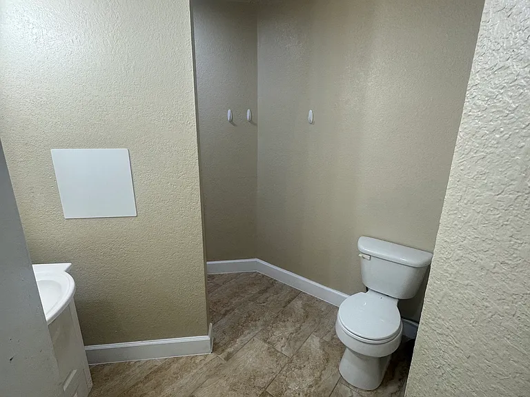 4600 S Maple Ave — Photo 6