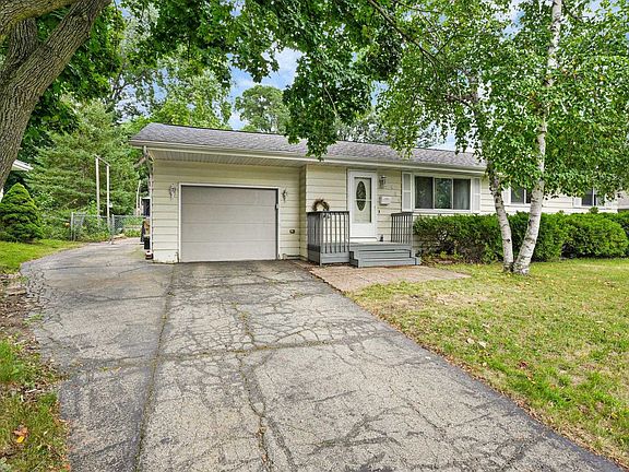 2nd image of 809 Flora Ln