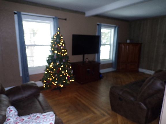 2nd image of 256 W Oak St