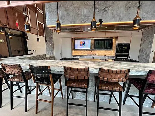 Rented by E Realty International Corp | media 54