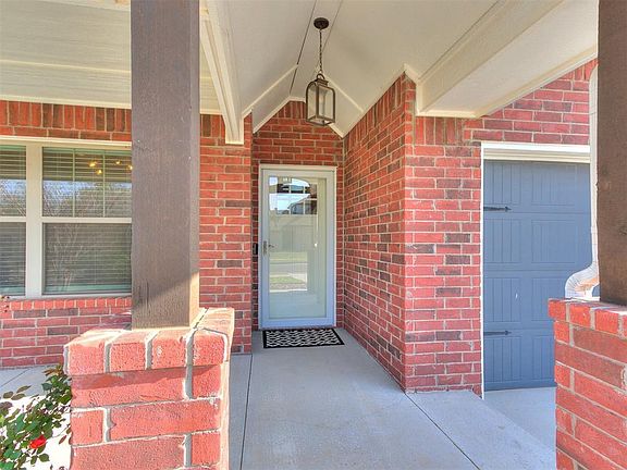 3rd image of 1509 NE 35th St