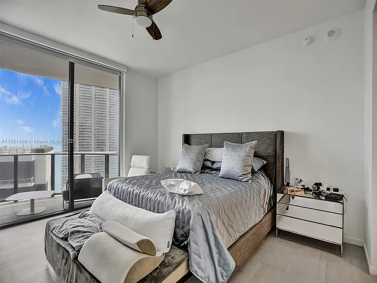 1000 Brickell Plz #Penthouse 5103 — Photo 9