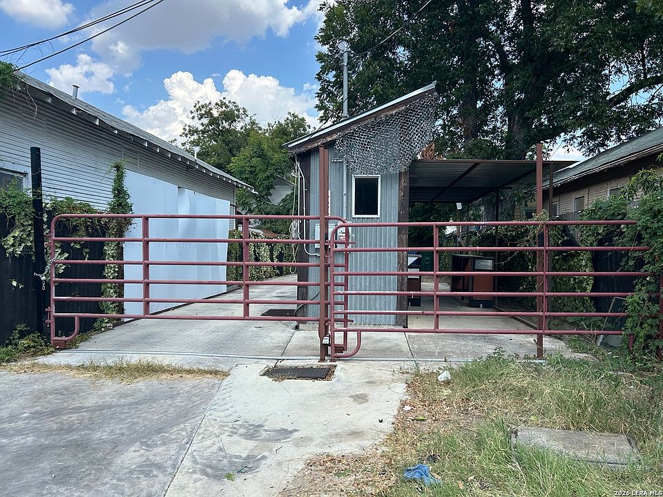1st image of 424 N Chupaderas