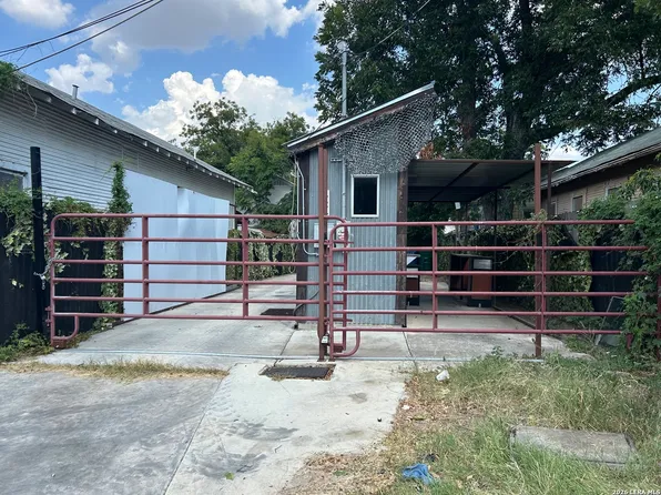 424 N Chupaderas, San Antonio, TX 78207