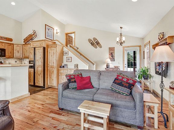 5th image of 597 PARKVIEW Drive UNIT .