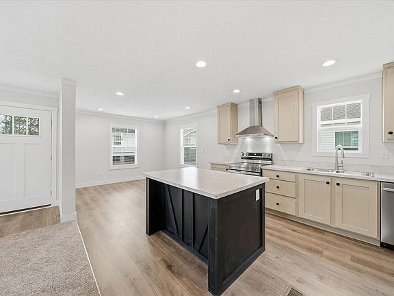 3rd image of 2110 24th St NE