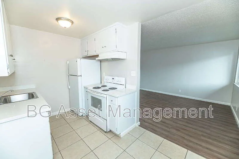 Building Photo - 1333 Market Ave #3