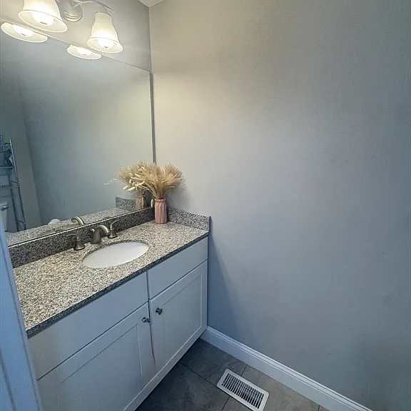 142 Grove Ave — Photo 10