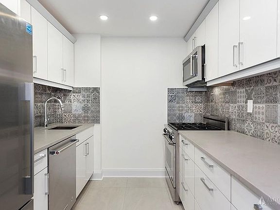 2nd image of 220 E 60th St APT 2K
