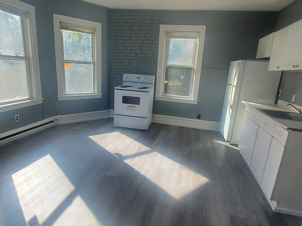 67 Front St #2