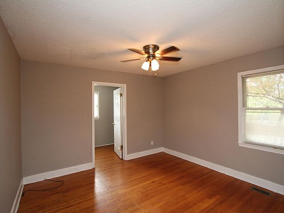 3rd image of 641 Overhill Dr