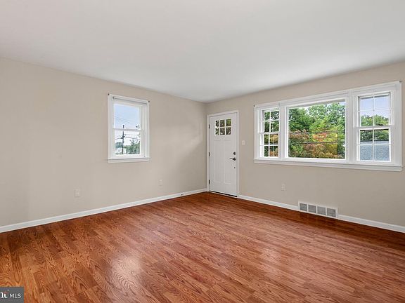 4th image of 46 Village Way