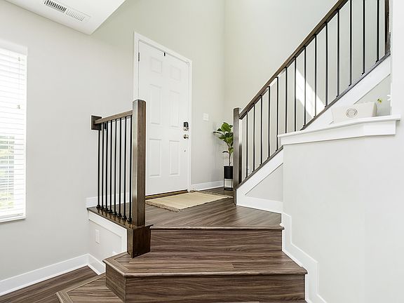 3rd image of 336 Fairfax Way