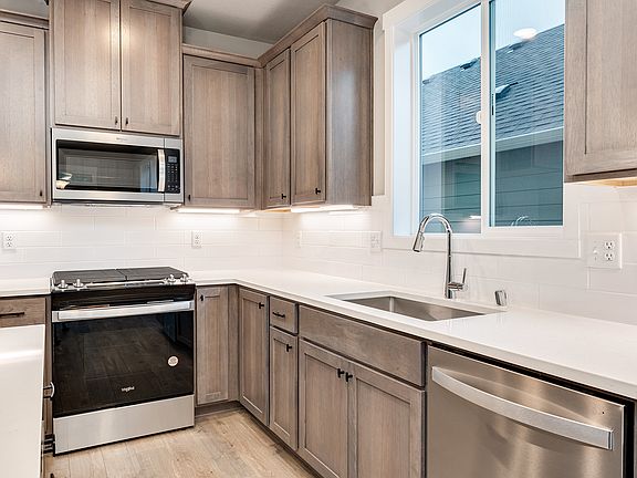 5th image of 12611 NE 64th Ave