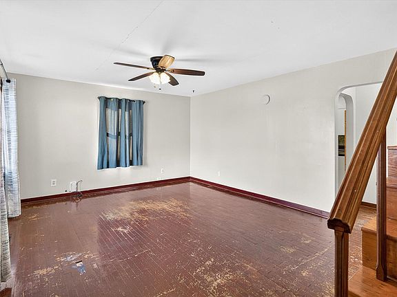 4th image of 204 E Oak Street