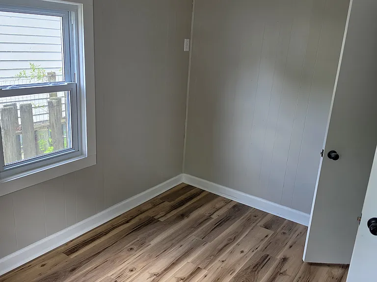 409 Oak St — Photo 5