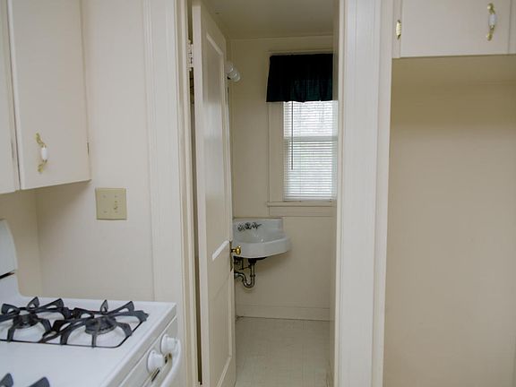 4th image of 150 E Lincoln Ave