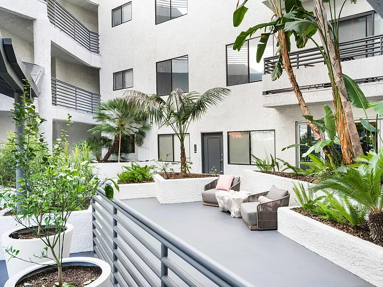 Find your calm in our lush courtyard retreat with seating nooks, tropical greenery, and a relaxed, private feel.