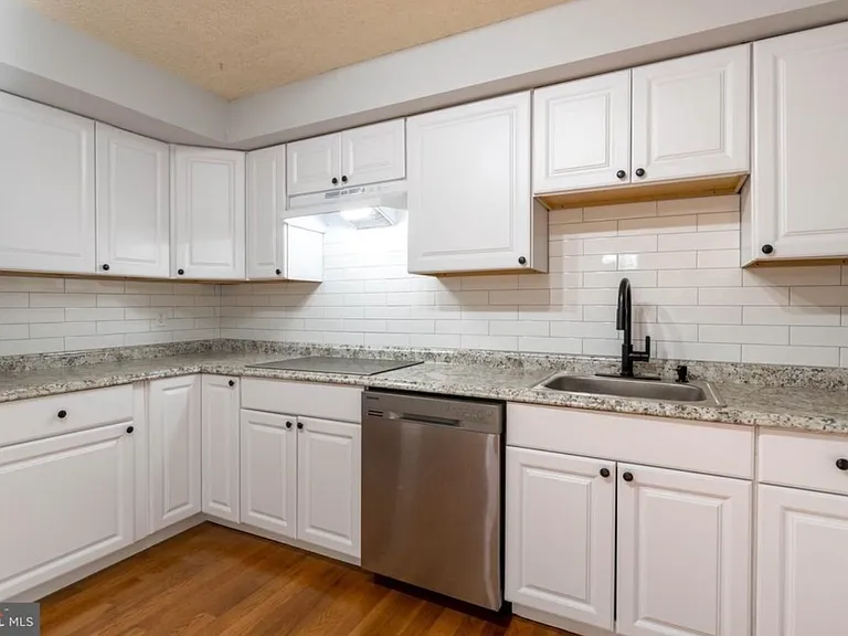 2522 Shields St — Photo 6