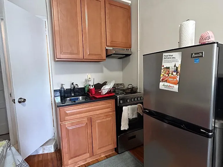 318 W 106th St #4FW — Photo 3