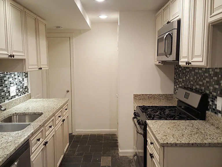 3340 Prospect St NW — Photo 8