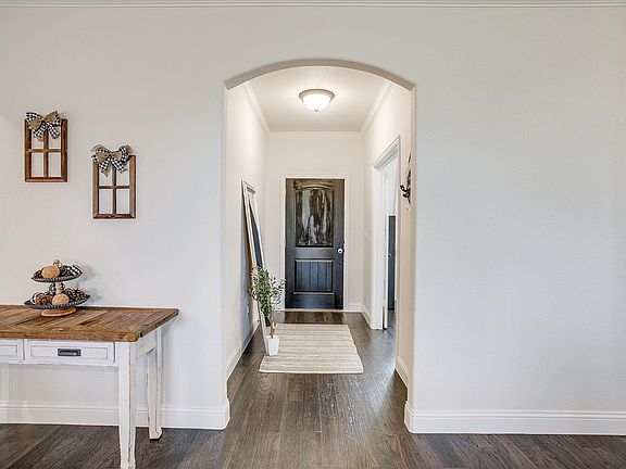 5th image of 340 Sanger Dr