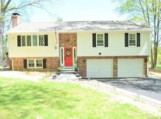 135 Ivy Dr, Southington, CT 06489