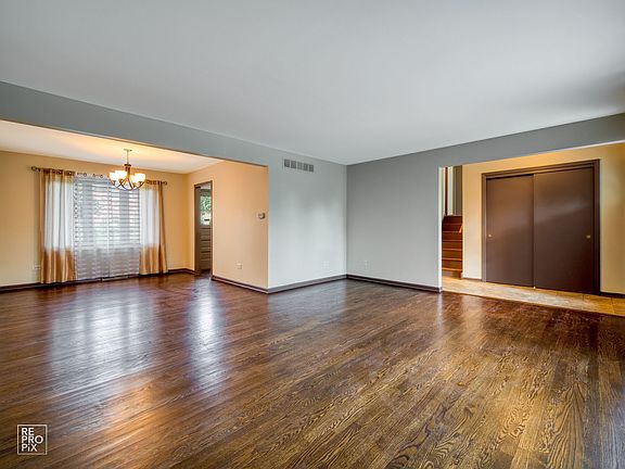 3rd image of 1318 Iroquois Ln