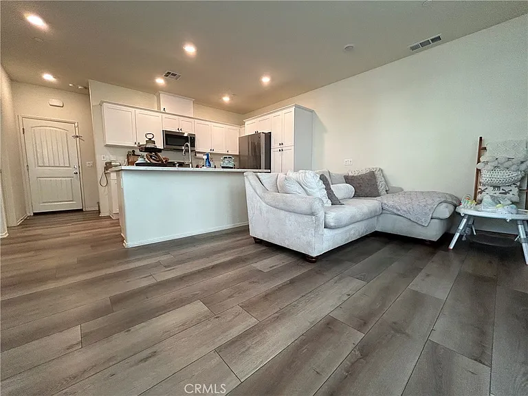 27375 Georgetown Dr — Photo 3