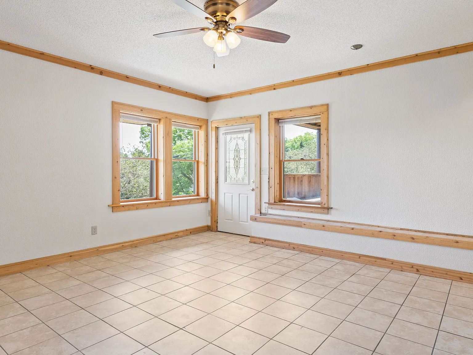 2 bed, 1200 sqft, $1,550 — Photo 1