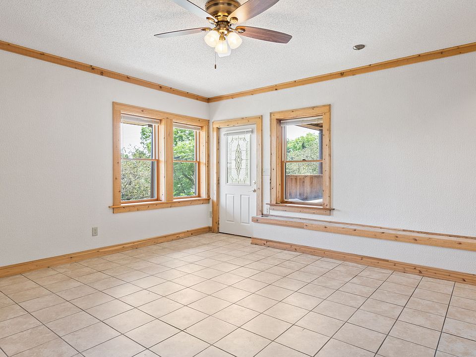 1st image of 138 Dwane St #3