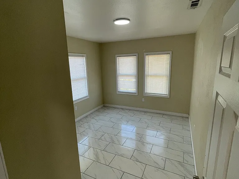 1015 Collins Ave #B — Photo 7