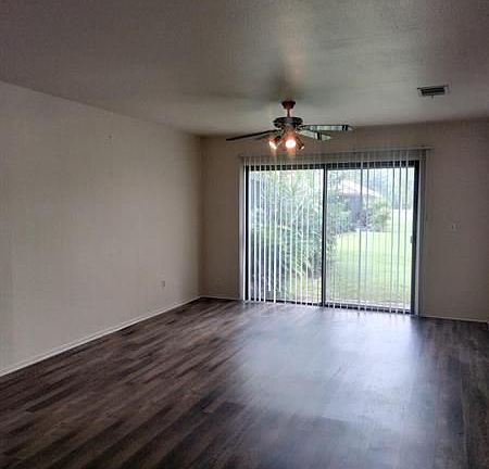 5th image of 1557 SE Crayrich Ct