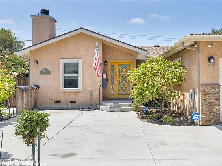1521 S Dallas Dr — Photo 1